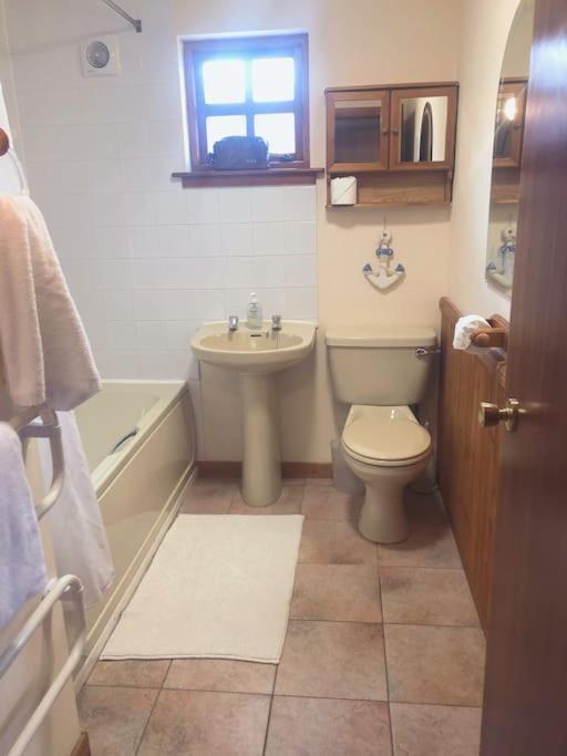 Dolphin View Cottages Portmahomack Bagian luar foto